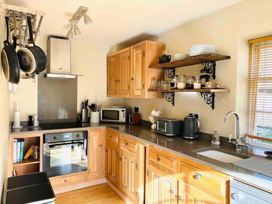 3 Bedroom Converted Chapel In Historic Oundle Esterno foto